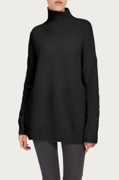 OVERSIZED CASHMERE TURTLENECK SWEATER -Varley Store q2 5ef96b5f d36f 44b5 8164 4d2b87256b95